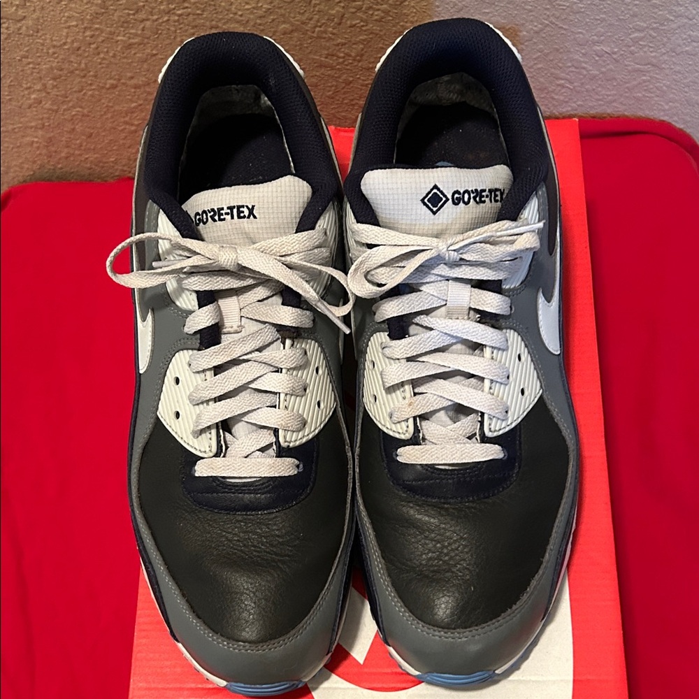 NIKE AIR MAX 90 GTX, Anthracite/Pure Platinum size 12.5. Gore-Tex waterproof